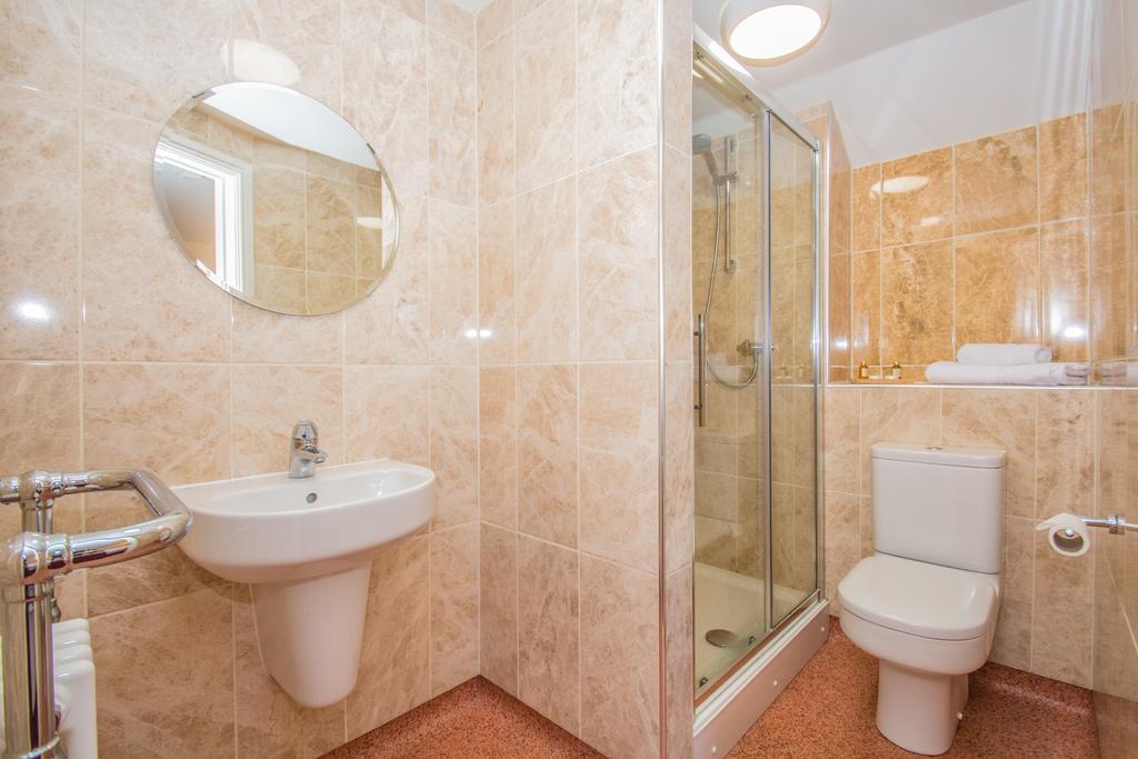 Victoria Inn Cowbridge Zewnętrze zdjęcie