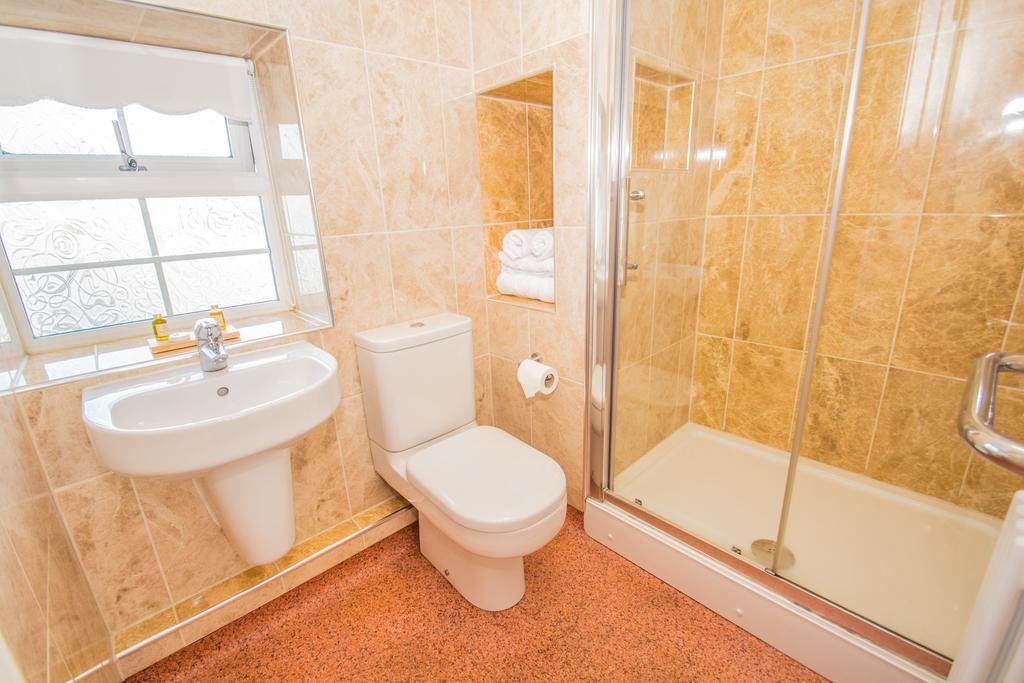 Victoria Inn Cowbridge Zewnętrze zdjęcie