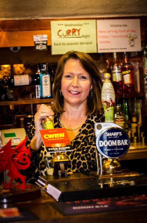 Victoria Inn Cowbridge Zewnętrze zdjęcie